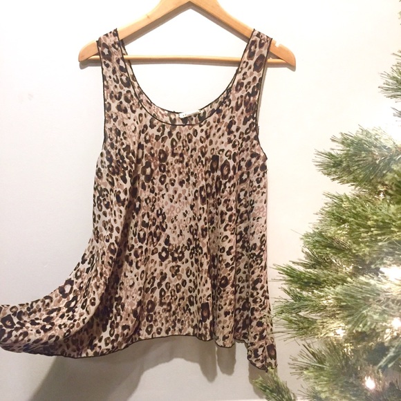 edge Tops - 5/$20 ❤️ Leopard Print Sleeveless Tank Size L
